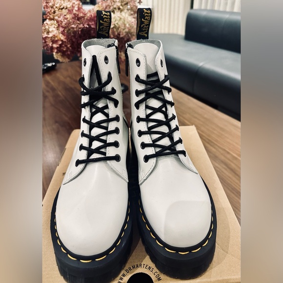 White Dr. Martens Jadon platform sz7 - Picture 3 of 5